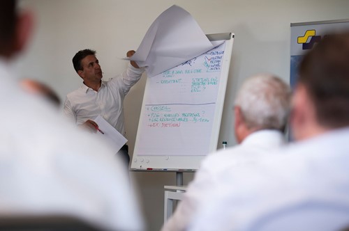 Die Regelwerksarbeit im bewährten Milizsystem ist eine Kernkompetenz des SVGW. Experten aus Branche und Geschäftsstelle erarbeiten in den Kommissionen praktikable Lösungen für neue technische Herausforderungen. (Foto: SVGW)