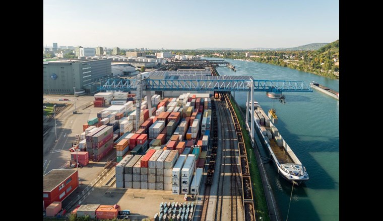 Der Hafen Birsfelden soll zukünftig eine zentrale Rolle in der Wasserstoffwirtschaft einnehmen.  (Foto: iwb)