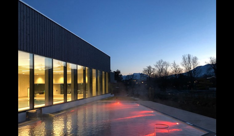 Das aquaRii-Bad Oberes Rheintal (hier das Aussenbecken) ist nach dem MinErgie-Standard gebaut. Bild: Kay Kröger, K&L Architekten, St. Gallen