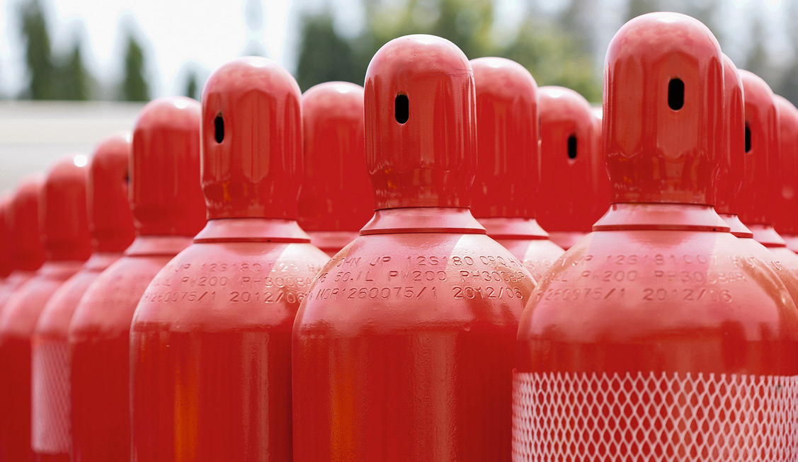 Zurzeit liegen keine Norm oder technische Richtlinie vor, welche die sicherheitsrelevanten
Aspekte der Inbetriebnahme und des späteren Betriebs einer wasserstoffnutzenden Anlage für Gebäude verbindlich regelt. Dies ergaben Untersuchungen im Rahmen eines FOGA-Projekts. (©jackstudio/123RF.com)