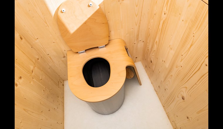 Die Trockentrenntoilette in einem geschlossenen Kreislaufsystem spart Wasser und ermöglicht die Rückgewinnung von Nährstoffen. (©Ch. Kaminski/ZHAW)