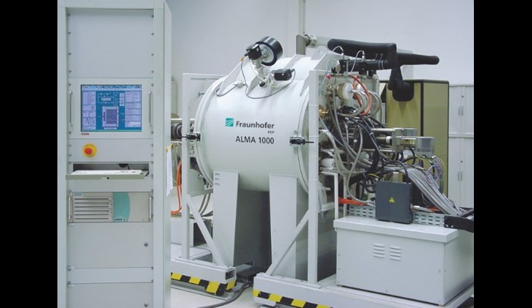 Die Verdampfungsanlage ALMA bietet die Möglichkeit, Kleinteile zu beschichten. (© Fraunhofer FEP)