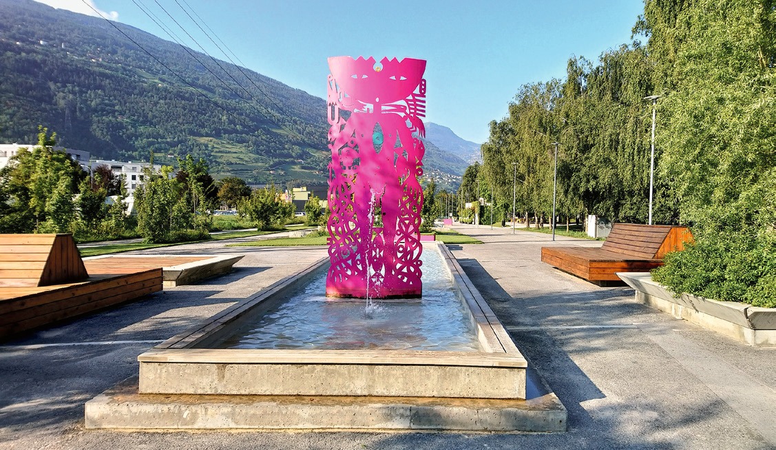 Beispiel einer blau-grünen Infrastruktur: Roger-Bovin-Platz in Sion. (© Tiia Monto/Wikimedia CC)