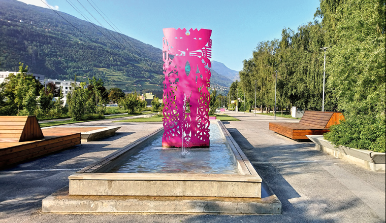 Beispiel einer blau-grünen Infrastruktur: Roger-Bovin-Platz in Sion. (© Tiia Monto/Wikimedia CC)