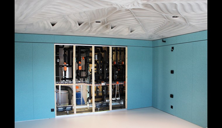 Blick hinter die Wand: Die HiLo-Unit ist mit zentralen Energy Hub des NEST-Gebäudes verbunden. (Foto: ETH Zürich / Architecture and Building Systems)