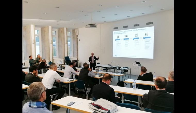 Martin Sager, Direktor des SVGW, an der Roadshow in Basel. (© SVGW)