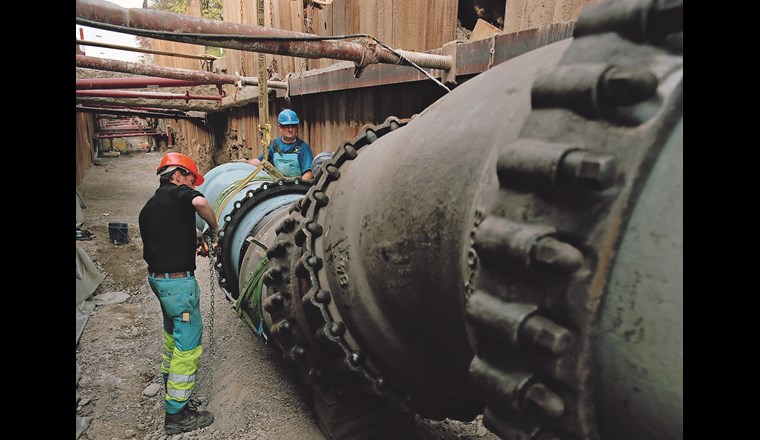 Die Totalrevision der Bauarbeitenverordnung betrifft auch die Arbeit in Gräben. Mit neuen Bestimmungen wird das Sicherheitsniveau erhöht, es ist aber auch mit höheren Kosten zu rechnen. (Foto: SVGW)