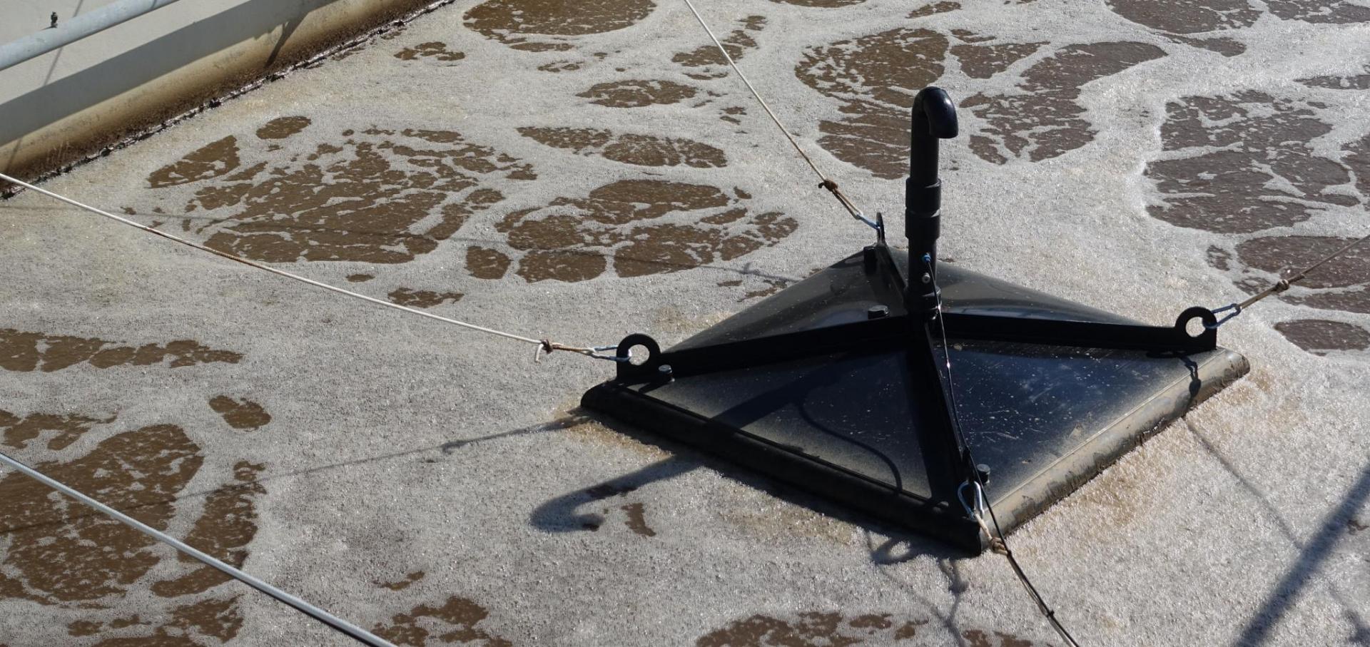 Ablufthaube auf der biologischen Reinigungsstufe.