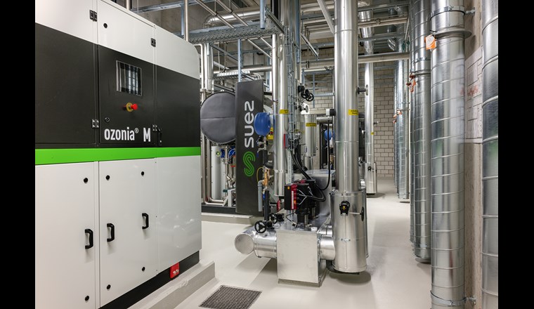 Das Ozon (O₃) wird aus Sauerstoff (O₂) im Ozongenerator hergestellt.