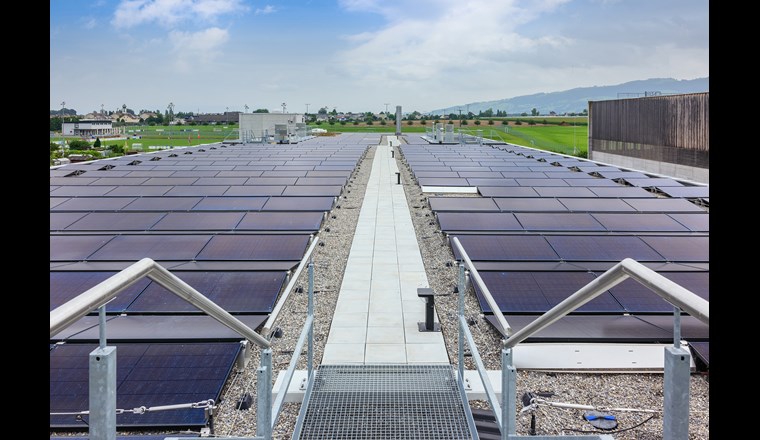 Die Leistung der 1400 m2 grossen Photovoltaikanlage beträgt 188 kWp.