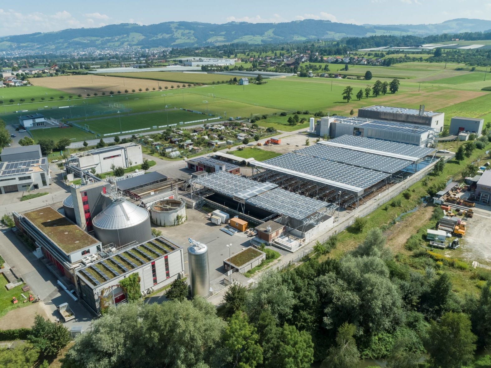 Ein Schweizer Novum: zwei Kläranlagen – eine Elimination.